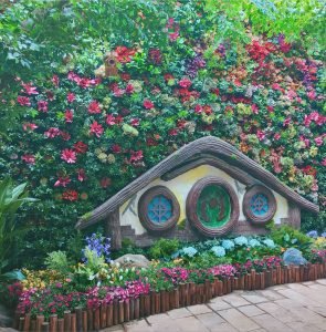 Outdoor Scenic Case: The Fusion of Artificial G...